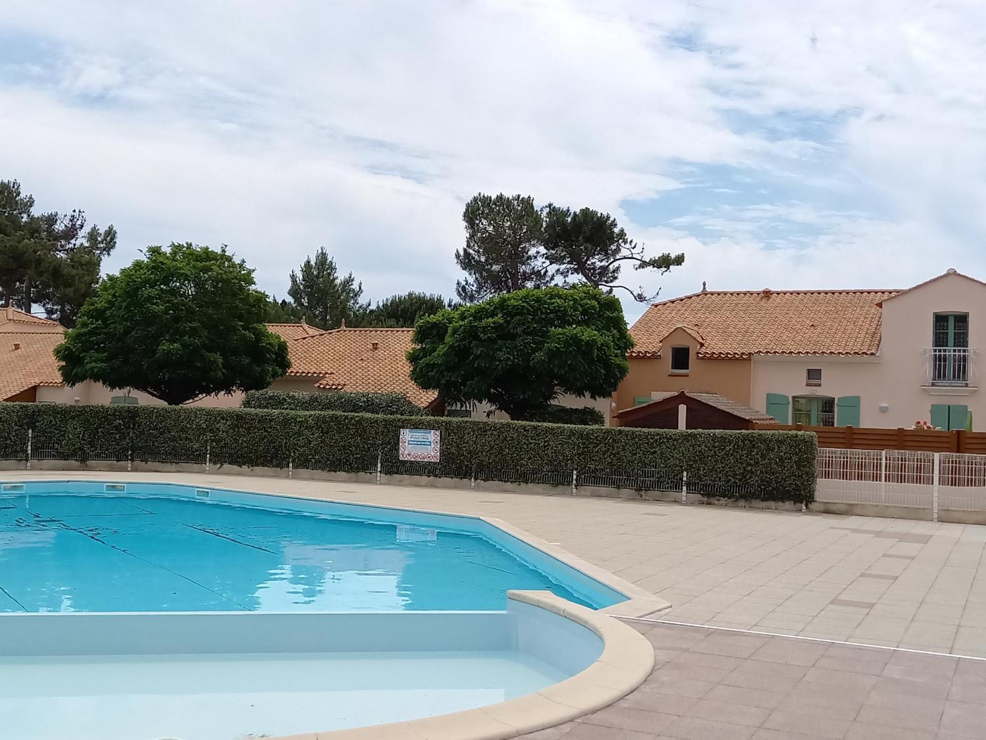 Maison Chaleureuse Avec Piscine, Proche Foret Et Plage, A Jean De Monts - Wifi Gratuit - Fr-1-323-441